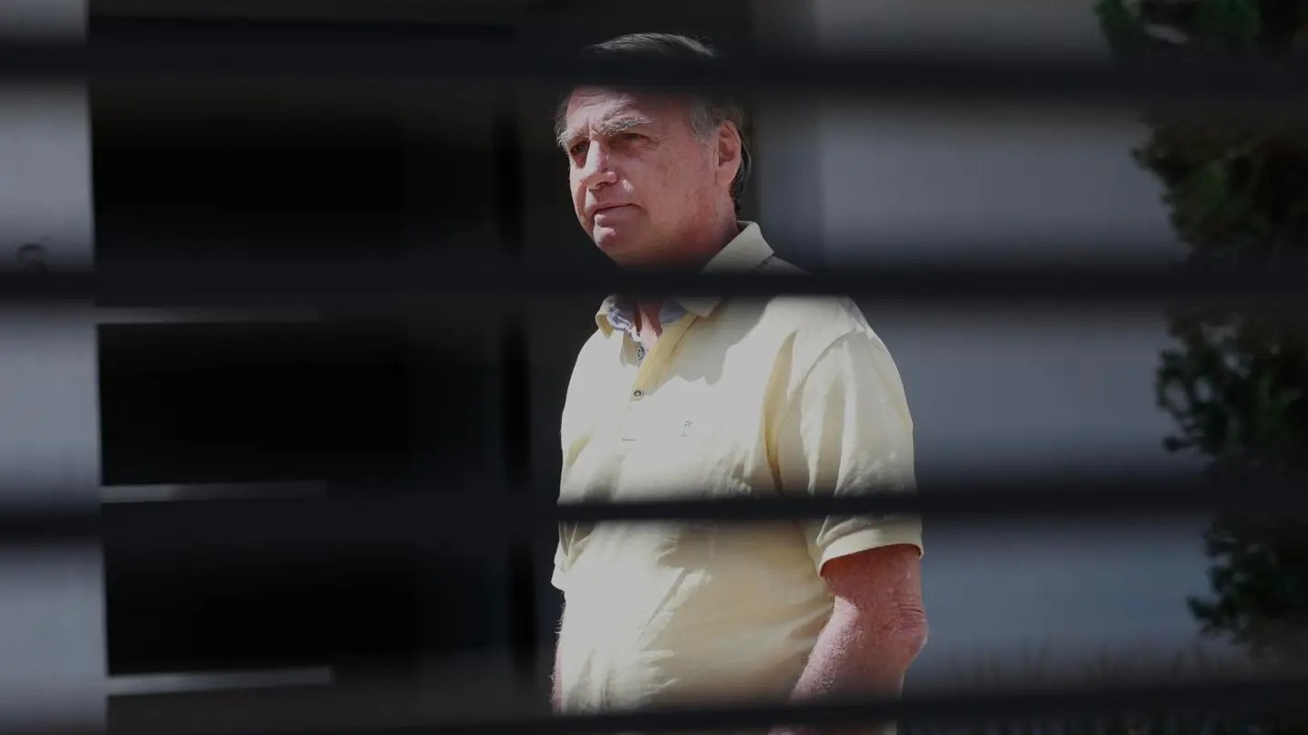 Moraes manda Bolsonaro para Papudinha; ex-presidente já foi transferido